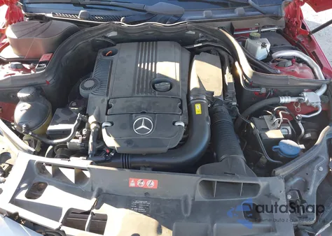 2013 Mercedes-Benz C 250 Sport z USA, uszkodzony, nr VIN WDDGF4HBXDA845731